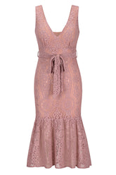 Vestido de encaje verde oscuro de longitud media con escote pronunciado